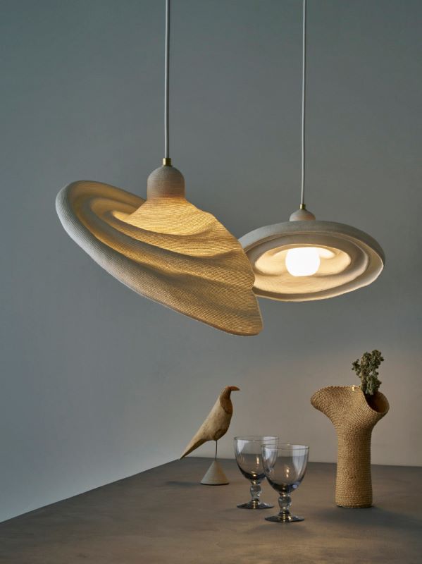 MOBJE-posing light / Designed by Shinya Yamamoto